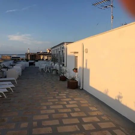 Guest house Faro Bianco - & *