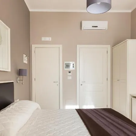 Guest house Faro Bianco - &