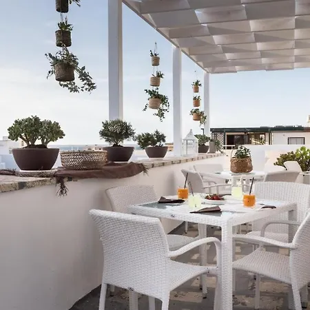 Guest house Faro Bianco - & *