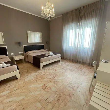 Guest house Faro Bianco - &
