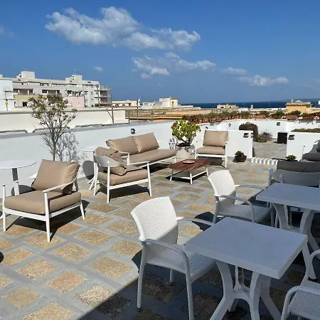 Guest house Faro Bianco - & *