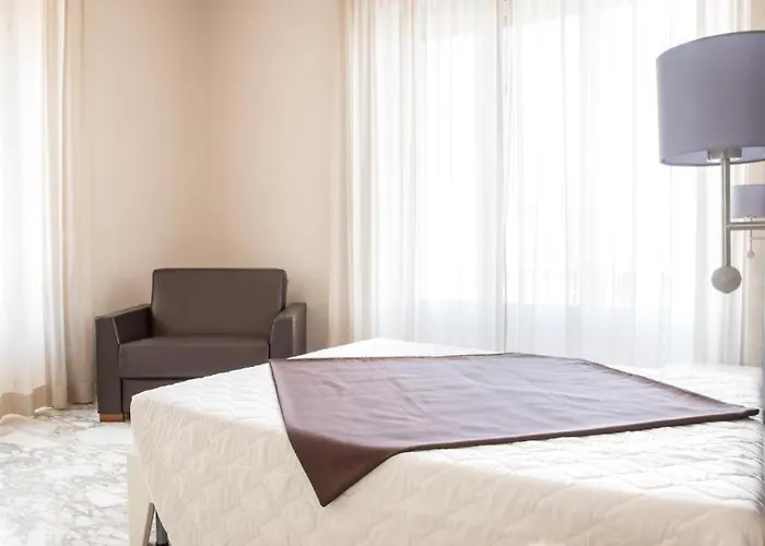 Faro Bianco - & 4*