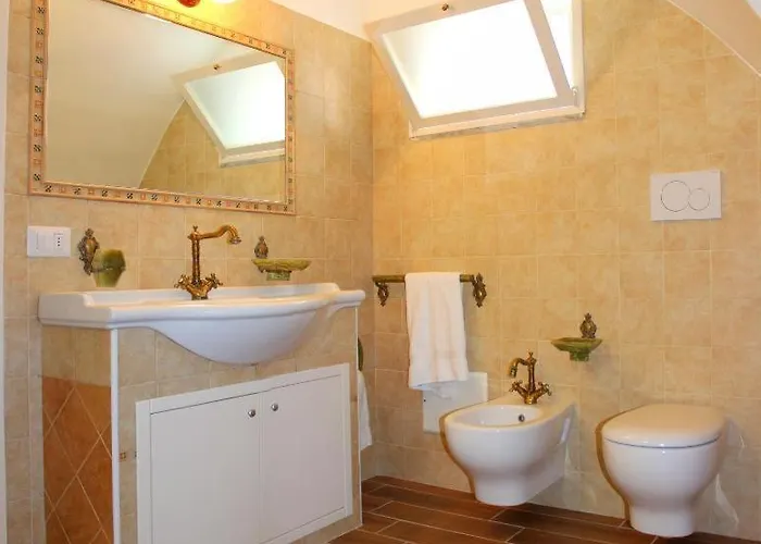 Guest house Faro Bianco - &