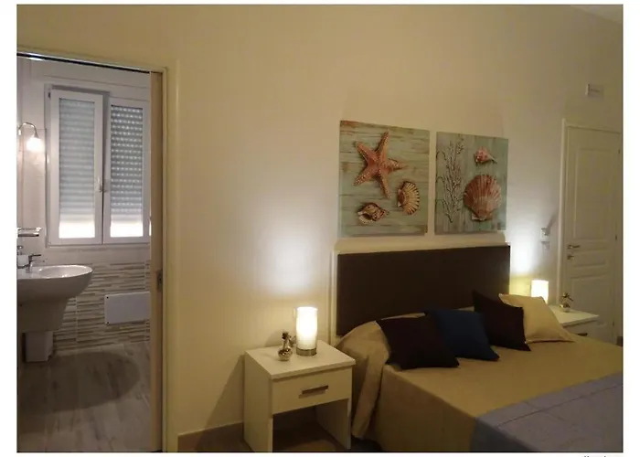 Guest house Faro Bianco - & 4*