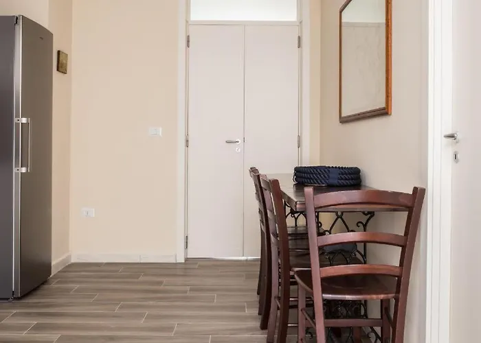 Guest house Faro Bianco - &