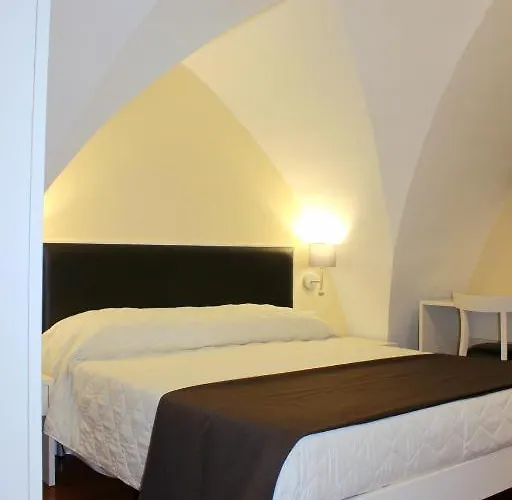 Guest house Faro Bianco - &